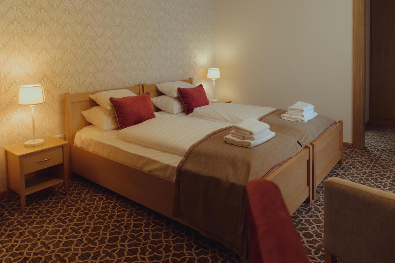 Brigaderos Hotel Brigadir Borsi Luaran gambar