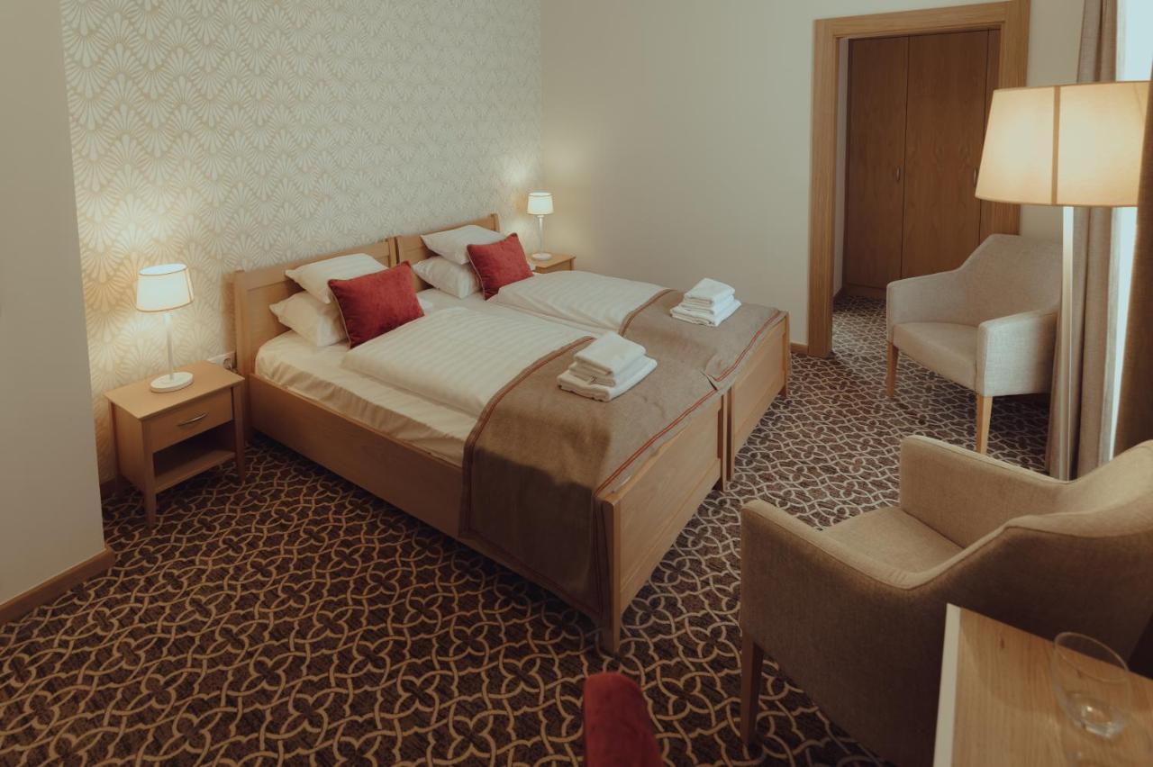 Brigaderos Hotel Brigadir Borsi Luaran gambar