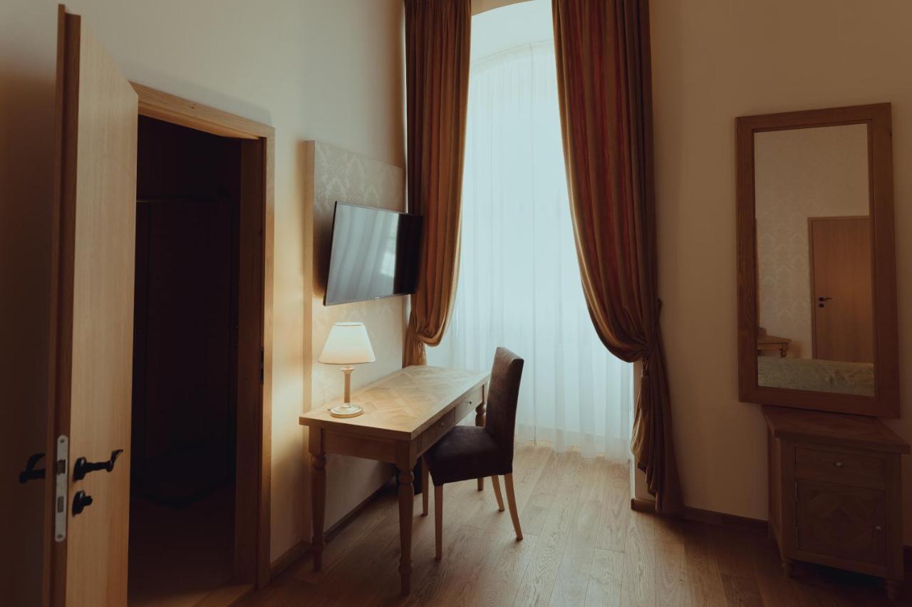 Brigaderos Hotel Brigadir Borsi Luaran gambar