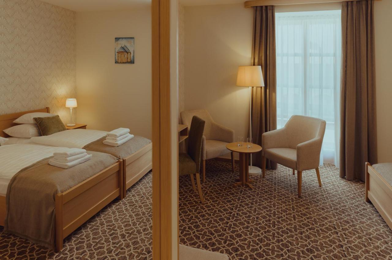 Brigaderos Hotel Brigadir Borsi Luaran gambar