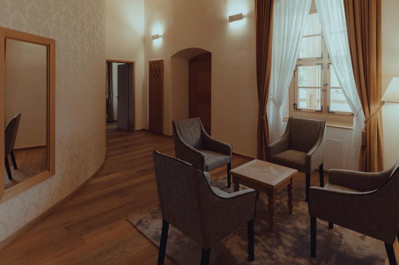 Brigaderos Hotel Brigadir Borsi Luaran gambar