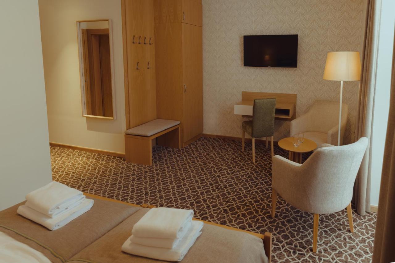 Brigaderos Hotel Brigadir Borsi Luaran gambar
