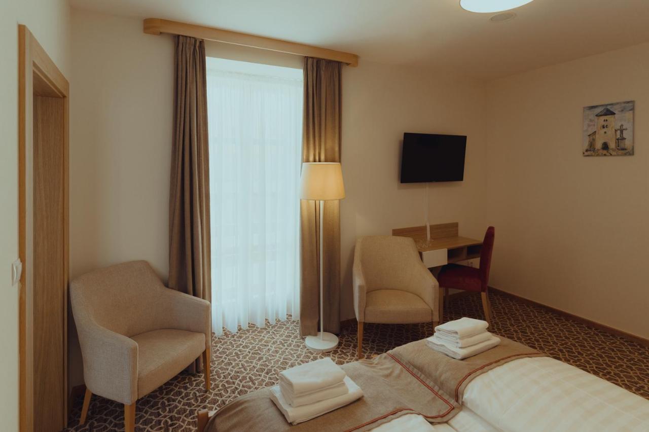 Brigaderos Hotel Brigadir Borsi Luaran gambar