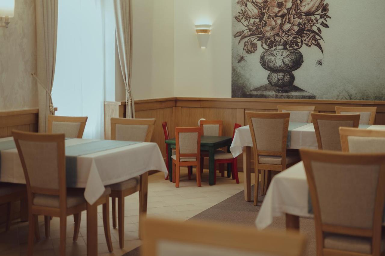 Brigaderos Hotel Brigadir Borsi Luaran gambar